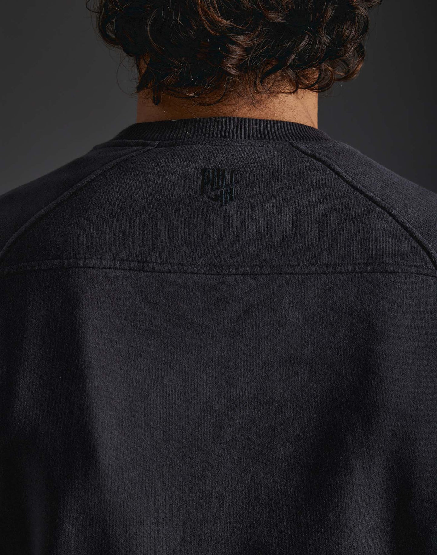 Pull-in Crew Neck Patch Legend Black
