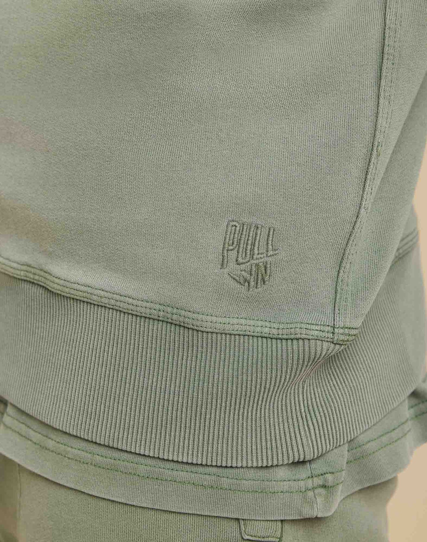 Pull-in Crew Neck Plain Bronze