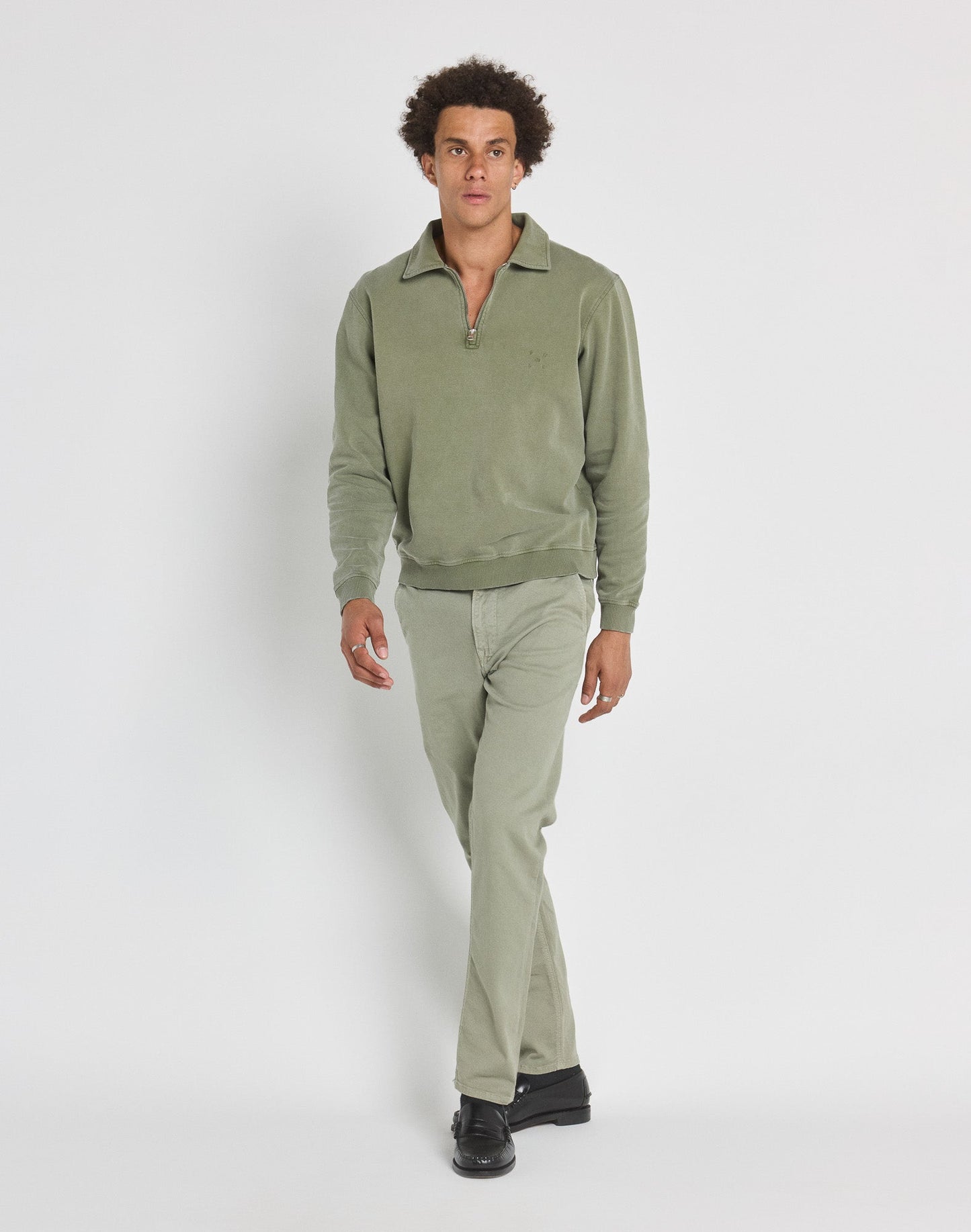 Pull-in Crew Neck Zip Leaf